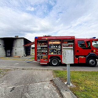 HLF bei einem Einsatz, rechte Seite offen