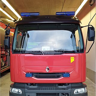 Modulfahrzeug der Feuerwehr Biel-Benken von Vorne