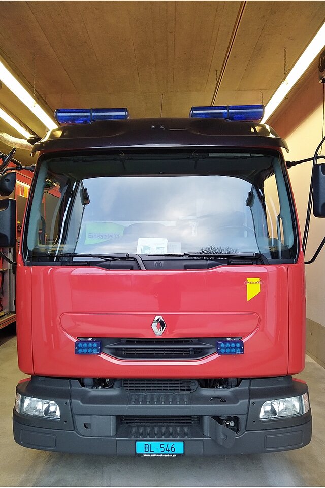 Modulfahrzeug der Feuerwehr Biel-Benken von Vorne