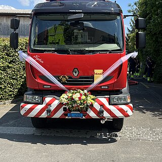 HLF von vorne, geschmückt für eine Hochzeit 2023